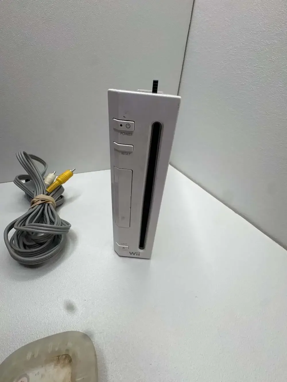 Nintendo Wii RVL-001 White Console with Wii Remote and GameCube Memory Card